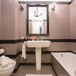 The Square Apartment Como