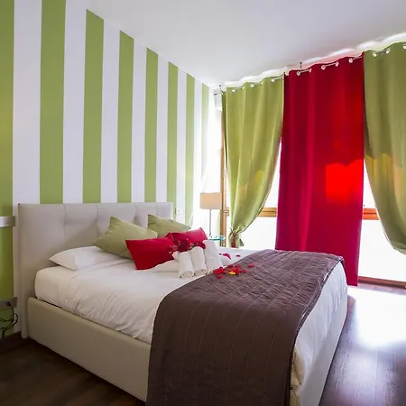Apartment The Square Como