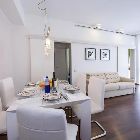 Apartment The Square Como