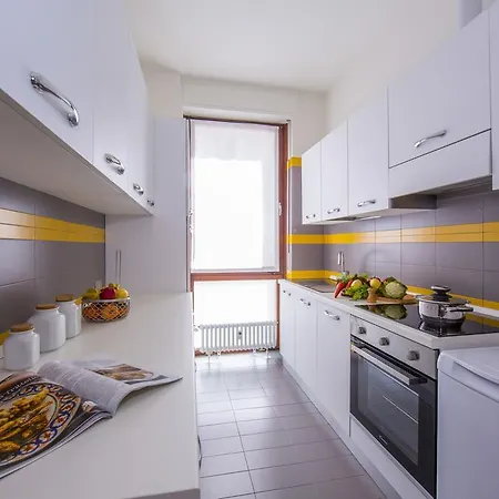 Apartment The Square Como