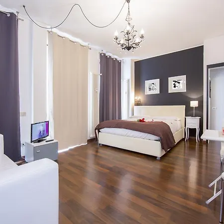 Apartment The Square Como