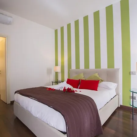 The Square Apartman *